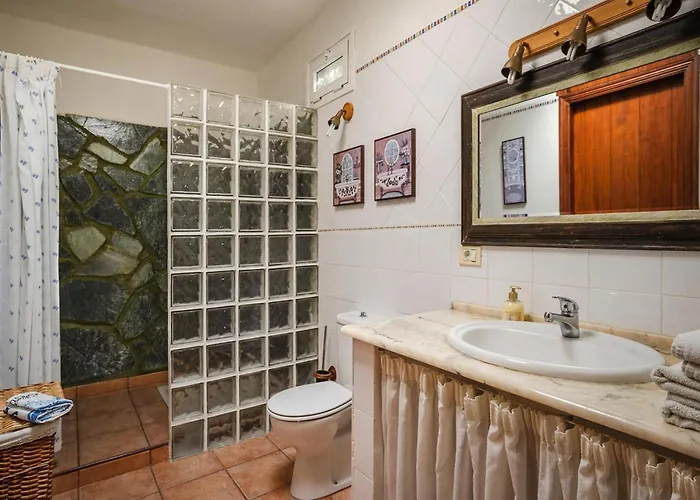 Ferienhaus Malpais De With Pool